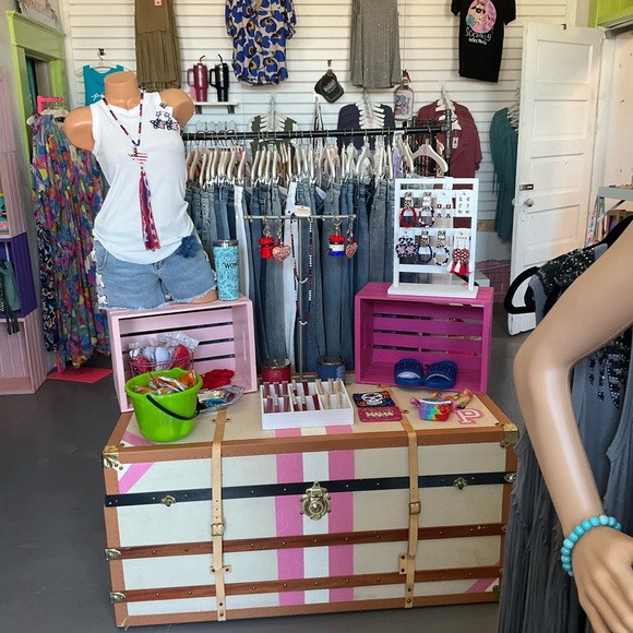 Assorted Accessories Collection - Picture 3 of 3